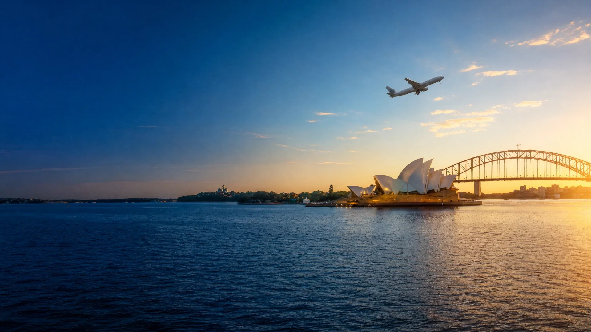 Sydney với cảnh cảng và máy bay thương mại ở xa